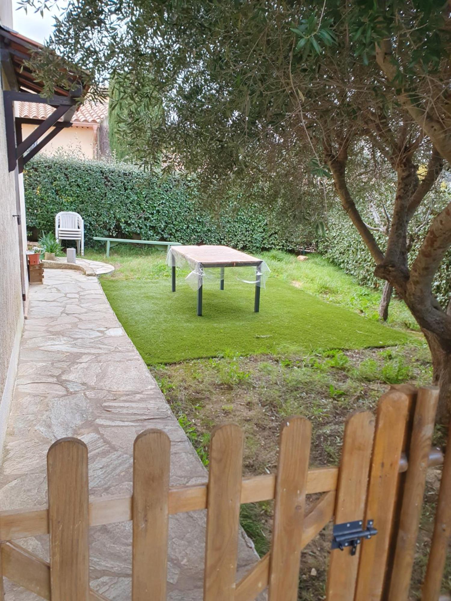 Appartement T2 Bas De Villa Avec Jardinet Au Calme Proche Mer La Seyne-sur-Mer Esterno foto